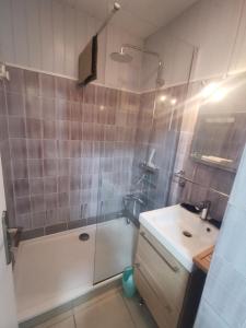 Appartements Le Moorea 2 est a 5 min de l'hyper centre et plages : photos des chambres