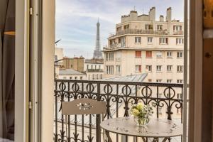 Hotels Hotel Splendid : Chambre Triple - Vue sur Tour Eiffel 