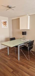 Appartements Studio chaleureux avec parking gratuit : photos des chambres
