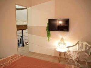 Maisons de vacances Gite Cognat-Lyonne, 3 pieces, 4 personnes - FR-1-489-337 : photos des chambres