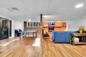 Cozy Retreat near Paris Mtn State Park Sleeps 12