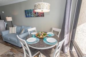 Completely Renovated Double Queen Direct Oceanfront Suite - Ocean Reef 1503 Sleeps 4!
