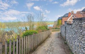 Maisons de vacances 2 Bedroom Nice Home In Saint-valery-sur-somme : photos des chambres