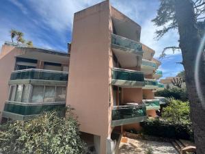 V Park by Welcome to Cannes