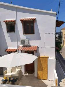 Nikolas House
