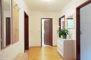 Apartment an der Uni mit Tiefgarage und Loggia