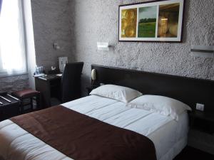 Hotels Logis Hostellerie des Ducs : Chambre Lits Jumeaux avec Baignoire