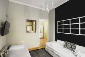 Seven Seconds Away Apartment