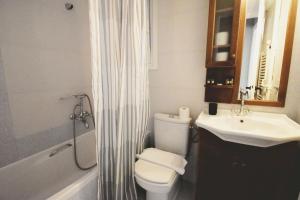 Seven Seconds Away Apartment