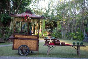 Jl. Pantai Sire, Desa Sigar Penjalin, Kecamatan Tanjung, Sigar Penjalin, Tanjung, Kabupaten Lombok Utara, Nusa Tenggara Bar. 83352, Indonesia.