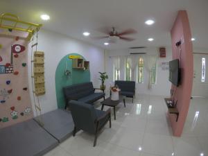 CoCo Fun House Kemaman with Pool and Bathtub