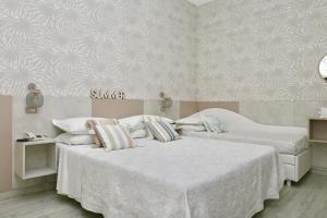 Classic Quadruple Room room in Hotel Flora