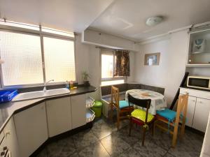 FLAT FAMILY NEAR BEACH GARDEN CENTER AND METRO