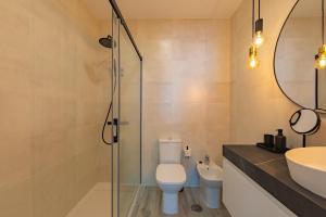 Centric, Terrace & Pool - Fiberglass WIFI