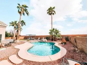 Luxury Pool Home! Amazing Back Yard Oasis - 埃文代尔