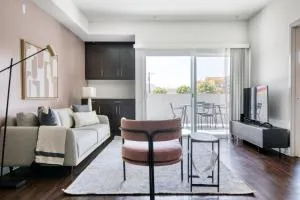 North Hollywood 2BR w Gym Pool nr TJ LAX-880 - 北好莱坞