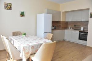 Trimaya apartment - comfort in the top city center