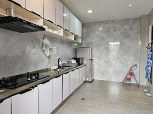 Spacious 5-bedroom, 4-bath townhouse in Legazpi City