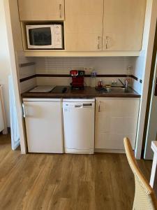 CAP ESTEREL AGAY SAINT RAPHAEL VUE MER Studio 4 personnes chez Evelyne