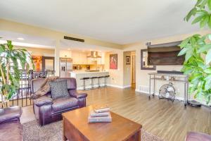 Newport Beach Vacation Rental Steps to Shore!