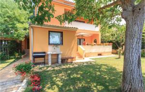 2 Bedroom Stunning Apartment In Fazana 