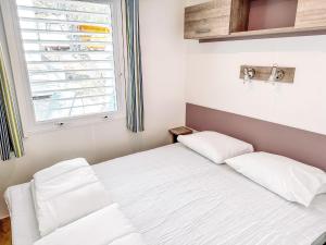 Campings 3 bedroom Chalets Camping Lei Suves - JoyCasa : photos des chambres