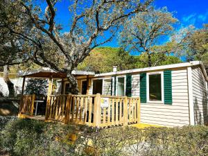 Campings 3 bedroom Chalets Camping Lei Suves - JoyCasa : photos des chambres