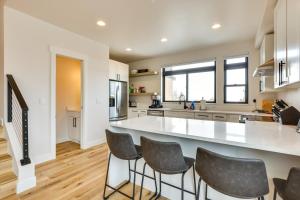 Sleek Fraser Townhome Less Than 8 Mi to Winter Park!