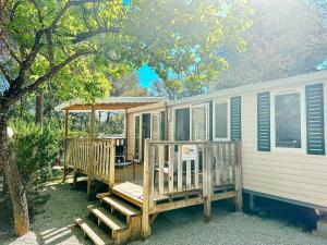 Campings 3 bedroom Chalets Camping Lei Suves - JoyCasa : photos des chambres