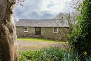 Beautiful Cornish barn in the stunning Lamorna valley with large garden