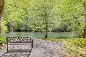 Riverfront Hayesville Retreat Fishing and Kayaking! - Warne