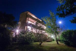 Apartments for families with children Lopar, Rab - 20749 