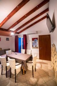 Apartments for families with children Lopar, Rab - 20749