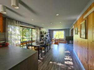 Wahroonga home among the Gum trees in Warburton