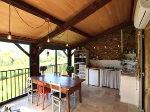 Maisons de vacances lovely holiday home in Loubejac with private pool : photos des chambres