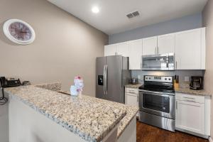 Lucky Find Lucaya Resort by Shine Villas #713 townhouse