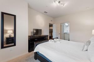 Lucky Find Lucaya Resort by Shine Villas #713 townhouse