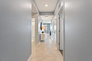 Decadent Penguin - Storey Lake by Shine Villas 704 apts