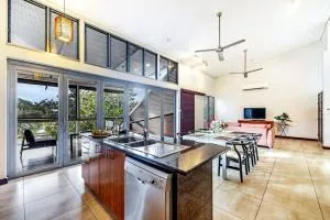 'Troppo' Darwin Designer Luxury Boutique Home - Fannie Bay