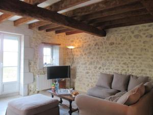 Maisons de vacances Gite Saint-Priest-d'Andelot, 2 pieces, 2 personnes - FR-1-489-410 : photos des chambres