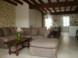 Maisons de vacances Gite Saint-Priest-d'Andelot, 3 pieces, 4 personnes - FR-1-489-407 : photos des chambres