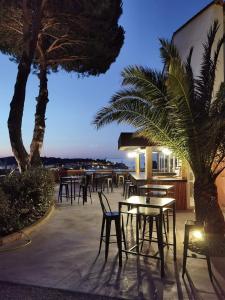 Hotels Les Jardins Du Cedre : photos des chambres