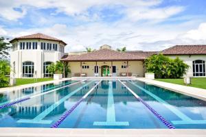 Laguna Lake House - Private Pool - Sleeps 12 - Elegant