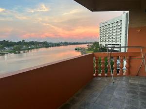 Riverbank suites 1008