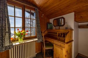 Chambre Chalet Chic - mountain view room in Le Coucou Hotel & Restaurant-Bar