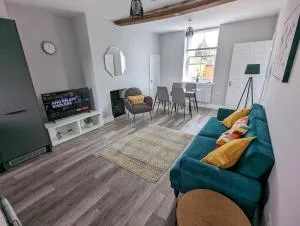 31 High Street - Modern & Stylish 2-bed Apartment - inc parking - Sibbertoft