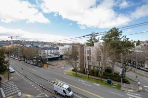 Wallingford 1br w lounge wd nr shops bars SEA-566