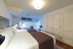 P Sanz 1, 411 by YBH