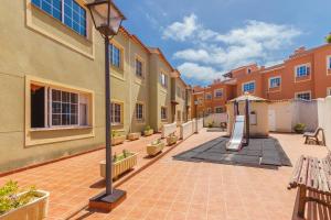 2BR Home with Parking - Mountain Views Terrace