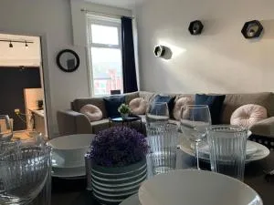 Windsor 4 - Spacious beautiful 4 bdrm maisonette nr Ncle free wifi free parking - Ravensworth